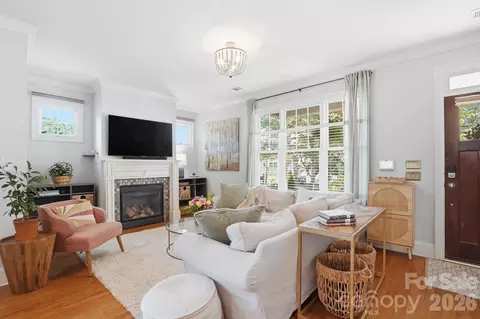 Living - 534 Spring St, Davidson, NC 28036 photo 1 of 2