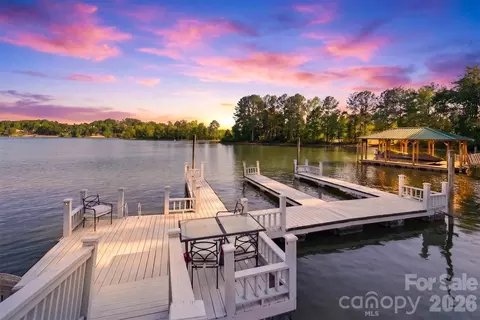 19 Heron Cove B Loop #B, Hickory, NC 28601