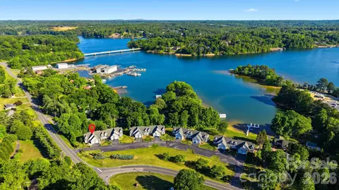 View/Area - 19 Heron Cove B Loop #B, Hickory, NC 28601 photo 2 of 3