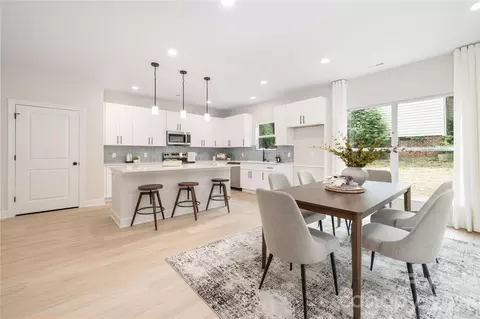 6633 Terry Ln, Charlotte, NC 28215