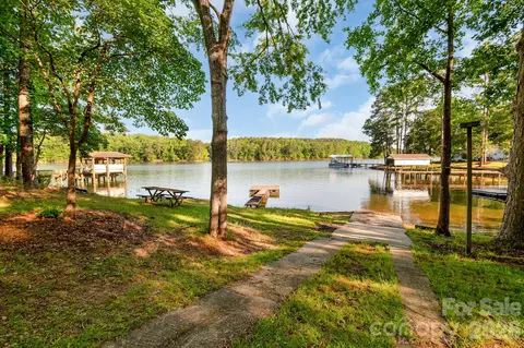 2208 Singleton Creek Rd, Liberty Hill, SC 29074