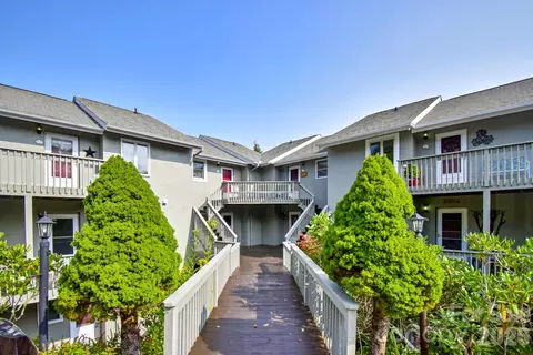 367 Skyleaf Dr, Sugar Mountain, NC 28604