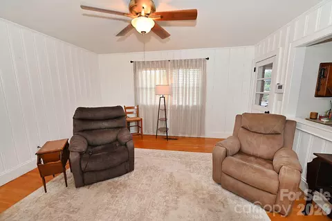 Living - 902 E Boyd St, Maiden, NC 28650 photo 2 of 3