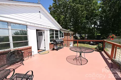 Exterior - 902 E Boyd St, Maiden, NC 28650 photo 5 of 8