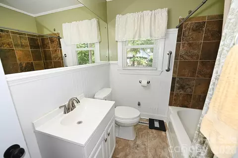 Bath - 902 E Boyd St, Maiden, NC 28650 photo 4 of 4