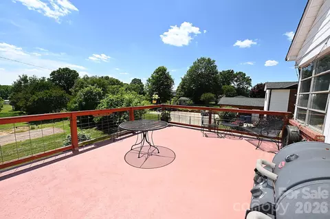 Exterior - 902 E Boyd St, Maiden, NC 28650 photo 3 of 8