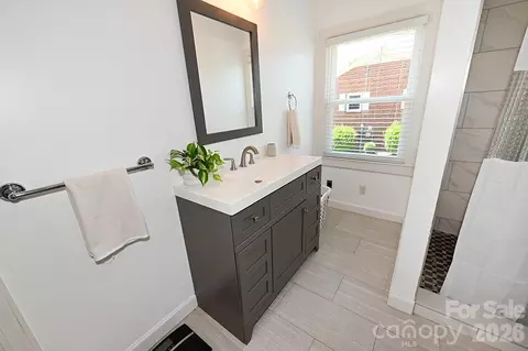 Bath - 902 E Boyd St, Maiden, NC 28650 photo 3 of 4