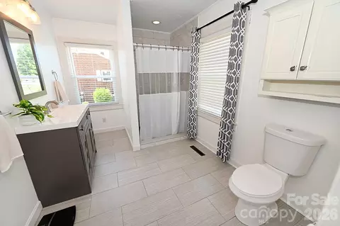 Bath - 902 E Boyd St, Maiden, NC 28650 photo 1 of 4