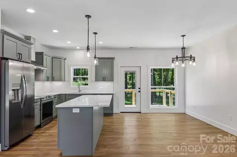 yuuu.　36 36 Haywood Crossing Dr, Hendersonville, NC 28791 | MLS# 4381695