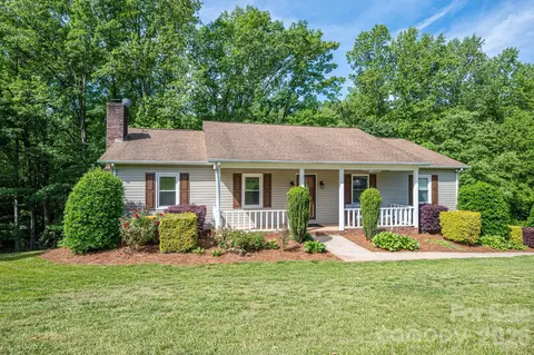 6097 Tuckborough Rd, Hickory, NC 28602