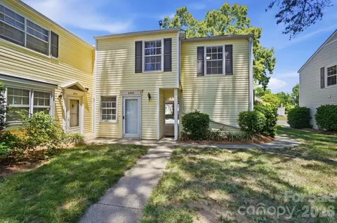 8529 Castle Pine Ct, Charlotte, NC 28226