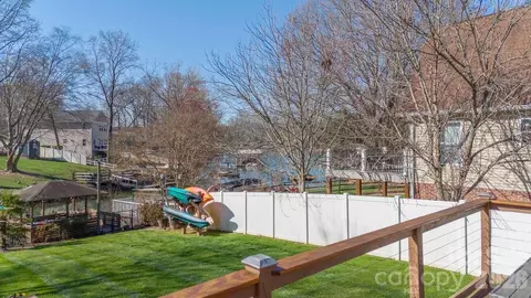 141 Bluewing Ln, Mooresville, NC 28117