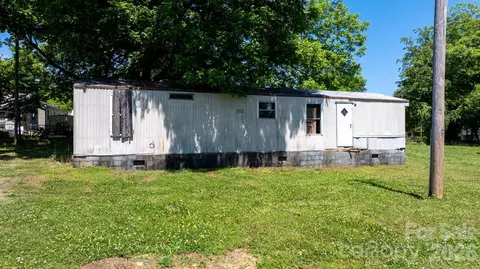 112 E 13th St, Newton, NC 28658