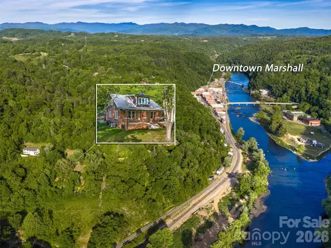 296 Roberts Hill Rd, Marshall, NC 28753