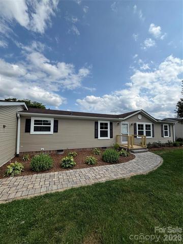 448 Riverwind Dr, Hendersonville, NC 28739