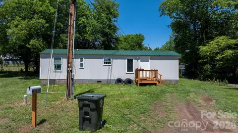 120 E 13th St, Newton, NC 28658