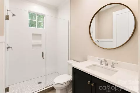 Bath - 18616 Maplecroft Lake Ln, Davidson, NC 28036 photo 6 of 6