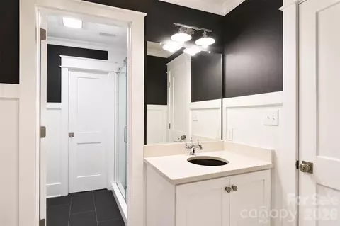 Bath - 18616 Maplecroft Lake Ln, Davidson, NC 28036 photo 5 of 6