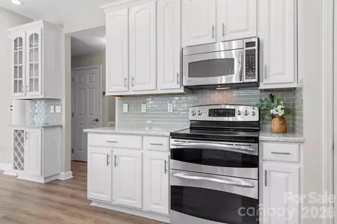Kitchen - 19942 Scanmar Ln, Cornelius, NC 28031 photo 2 of 3