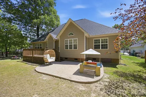 Exterior - 3208 Continental Dr, Monroe, NC 28110 photo 7 of 8