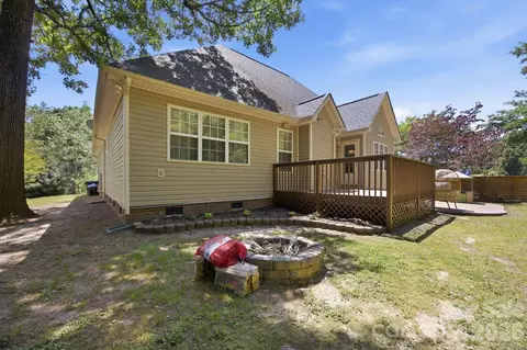 Exterior - 3208 Continental Dr, Monroe, NC 28110 photo 6 of 8