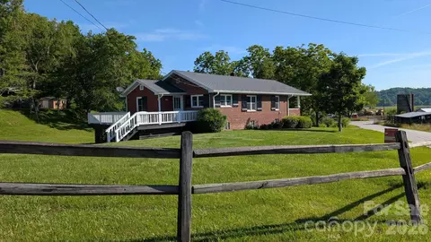 522 Calvert Rd, Brevard, NC 28712