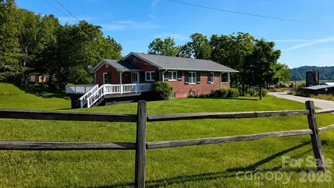 522 Calvert Rd, Brevard, NC 28712