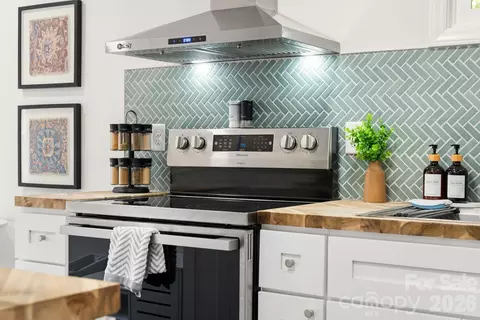 2 Laban Ln, Asheville, NC 28805