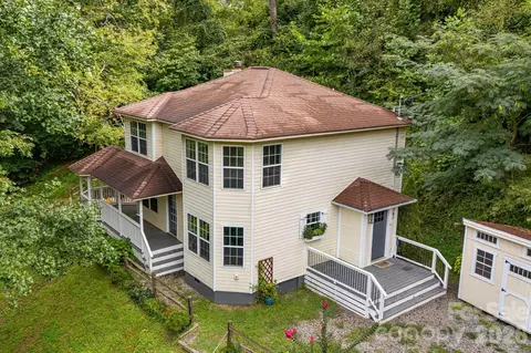 747 Osborne Rd, Clyde, NC 28721