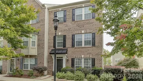 10005 Kings Parade Blvd, Charlotte, NC 28273
