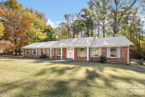 1840 Stoneyridge Dr, Charlotte, NC 28214
