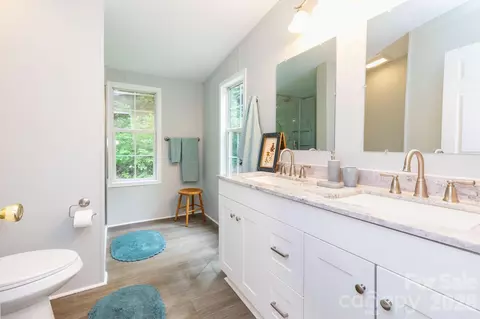 Bath - 61 Blue Mountain Rd, Fairview, NC 28730 photo 1 of 3