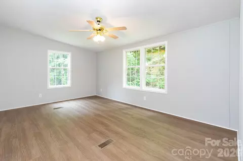 Living - 61 Blue Mountain Rd, Fairview, NC 28730 photo 5 of 6