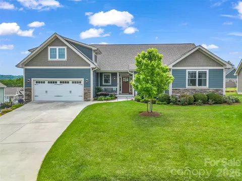27 Spelter St, Hendersonville, NC 28792