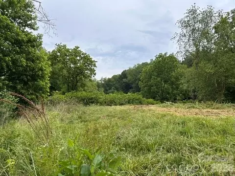 199 Amboy Rd, Asheville, NC 28806