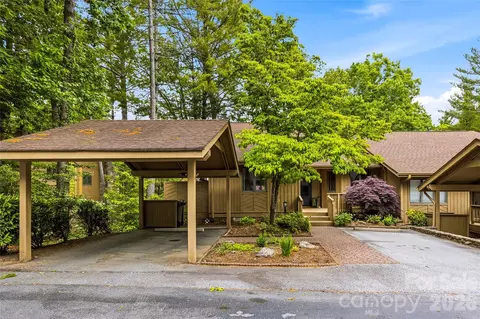 205 N Scarlet Oak Ln, Hendersonville, NC 28791