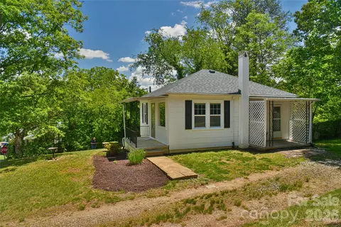 101 E Skyland Cir, Asheville, NC 28804