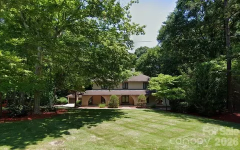 6512 Carmel Hills Dr, Charlotte, NC 28226