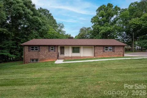 107 Coram Ave, Boonville, NC 27011