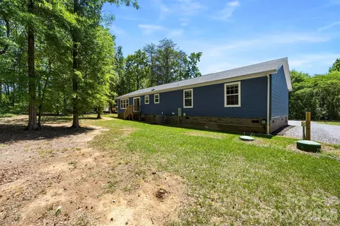 Exterior - 959 Wendover Heights Dr, Shelby, NC 28150 photo 2 of 4