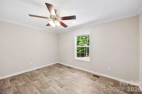 Bedroom - 959 Wendover Heights Dr, Shelby, NC 28150 photo 8 of 9