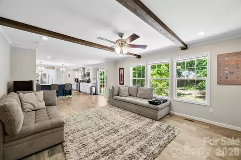 Living - 959 Wendover Heights Dr, Shelby, NC 28150 photo 2 of 3