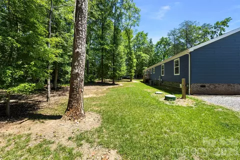 Exterior - 959 Wendover Heights Dr, Shelby, NC 28150 photo 4 of 4