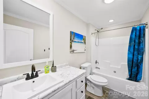 Bath - 959 Wendover Heights Dr, Shelby, NC 28150 photo 3 of 3