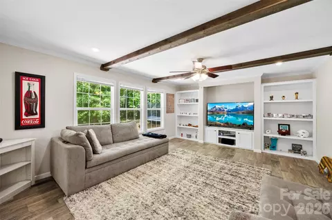 Living - 959 Wendover Heights Dr, Shelby, NC 28150 photo 1 of 3
