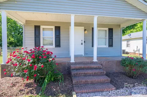 807 Willow Ln, Bessemer City, NC 28016
