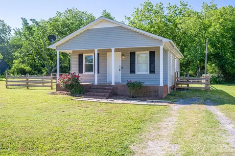 807 Willow Ln, Bessemer City, NC 28016