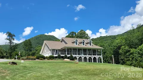 96 Buckeye Branch Dr, Clyde, NC 28721