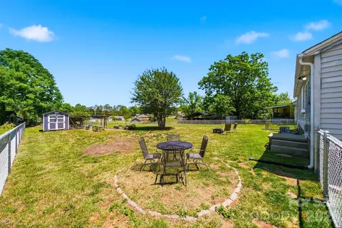 Exterior - 122 Settlemyre Rd, Morganton, NC 28655 photo 6 of 11