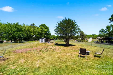 Exterior - 122 Settlemyre Rd, Morganton, NC 28655 photo 5 of 11
